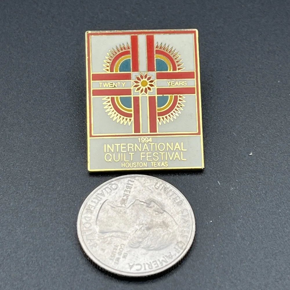1994 International Quilt Festival 20th‎ Anniversary Houston Texas Lapel Hat Pin